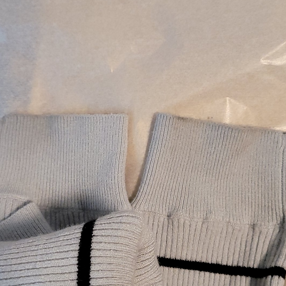 Express Sweater - Picture 6 of 6